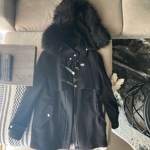 Black Women’s Zara winter coat. Amazing detail!